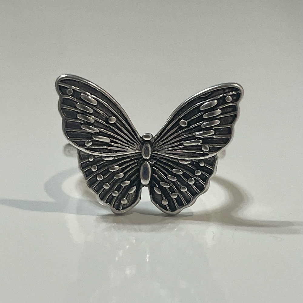 Elegant Silver Butterfly Ring